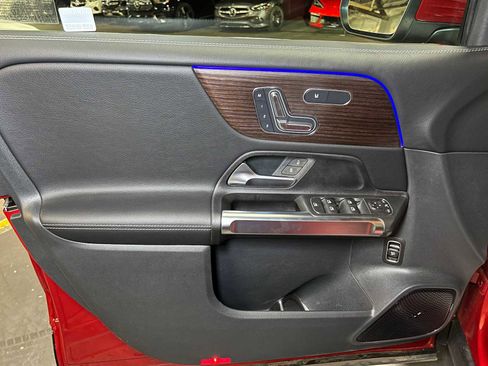 New 2025 Mercedes-Benz GLB 250 4MATIC image 19