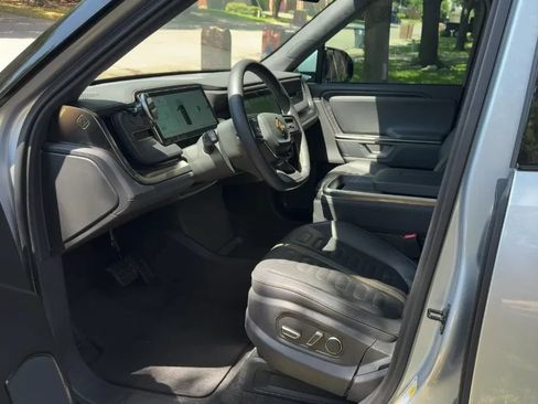 Used 2025 Rivian R1S Adventure AWD/4WD image 4