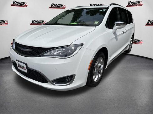 Used 2019 Chrysler Pacifica Limited w/ Advanced Safetytec Group FWD image 1
