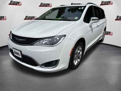 Used 2019 Chrysler Pacifica Limited w/ Advanced Safetytec Group