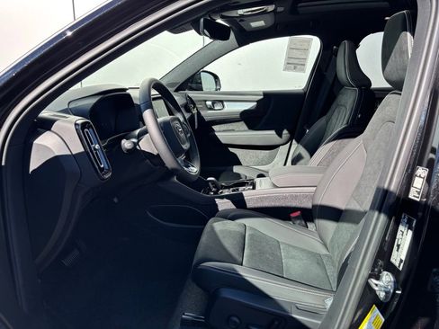 New 2026 Volvo XC40 B5 Ultra w/ Climate Package AWD/4WD image 15