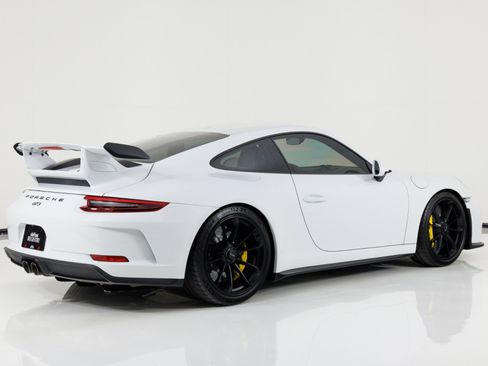 Used 2018 Porsche 911 GT3 RWD image 3