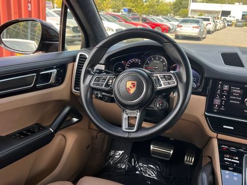 Used 2019 Porsche Cayenne Turbo AWD/4WD image 18