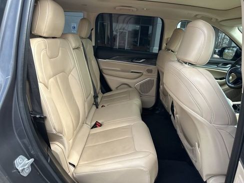 Used 2022 Jeep Grand Cherokee Limited image 45
