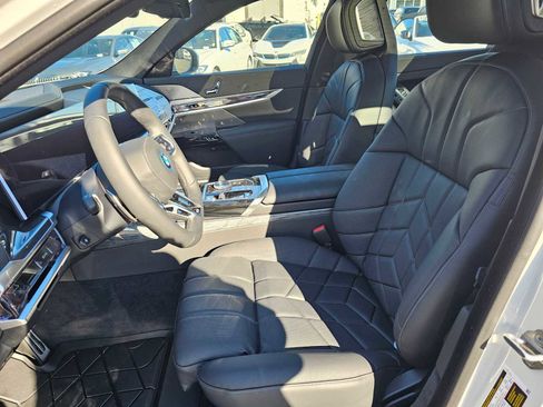 Used 2024 BMW i7 xDrive60 image 21
