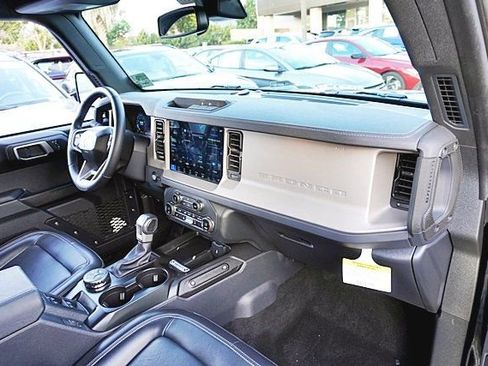Used 2025 Ford Bronco Outer Banks image 10