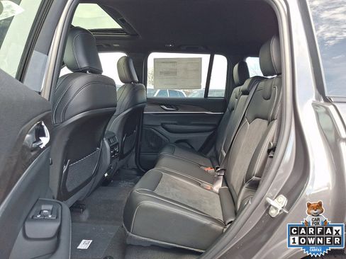 New 2026 Jeep Grand Cherokee Laredo image 5