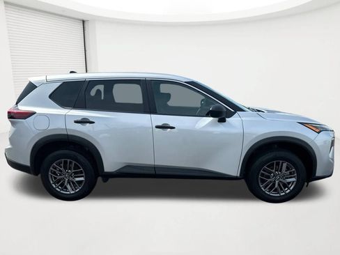 Used 2024 Nissan Rogue S AWD/4WD image 4