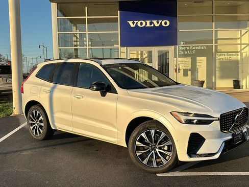 Certified 2025 Volvo XC60 B5 Plus image 2