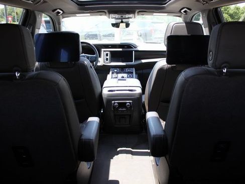 Used 2024 GMC Yukon Denali w/ Advanced Technology Package AWD/4WD image 16
