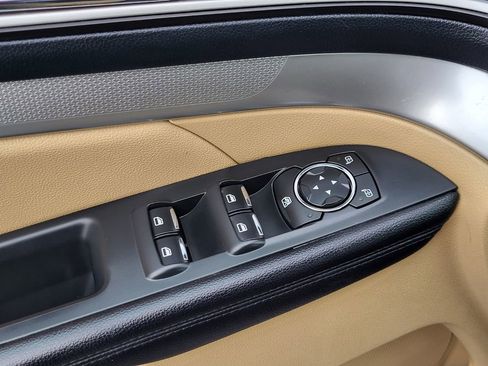 Used 2016 Ford Explorer XLT image 11