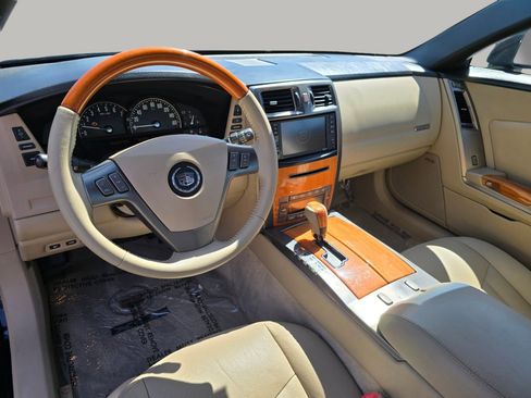 Used 2007 Cadillac XLR RWD image 2