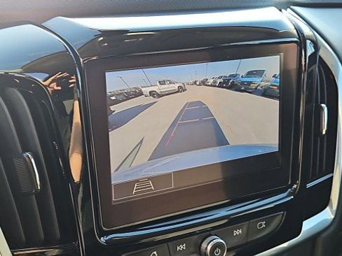 Used 2021 Chevrolet Traverse LT FWD image 14