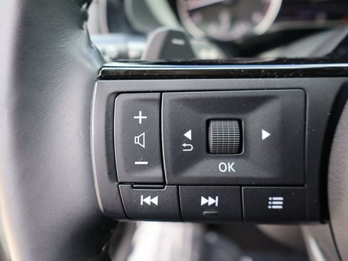 Used 2024 Nissan Pathfinder SL FWD image 44