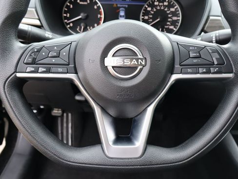 Used 2024 Nissan Altima 2.5 SV FWD image 11