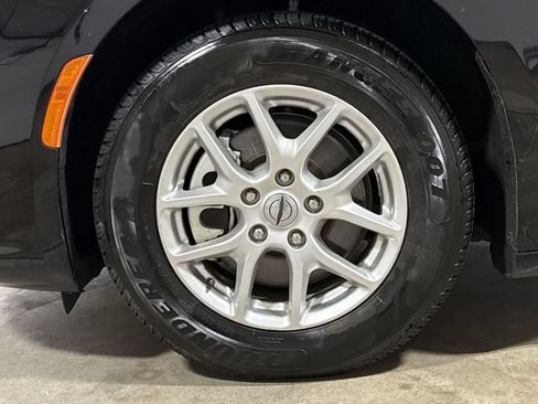Used 2025 Chrysler Pacifica Select FWD image 27