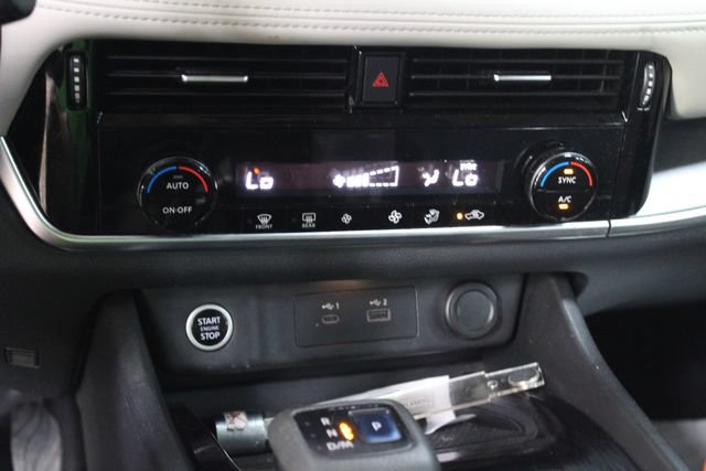 Used 2022 Nissan Rogue SV AWD/4WD image 18