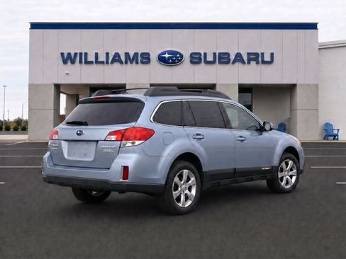 Used 2013 Subaru Outback 2.5i Premium w/ All-Weather Pkg AWD/4WD image 4