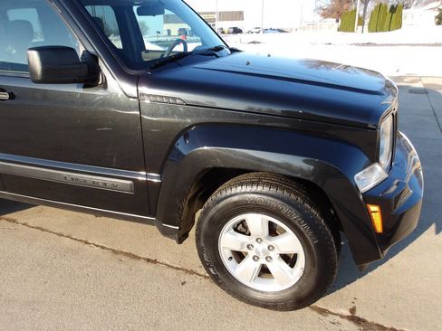 Used 2009 Jeep Liberty Sport w/ Popular Equipment Group image 28