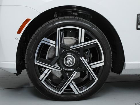 Used 2026 Rolls-Royce Cullinan Black Badge image 38