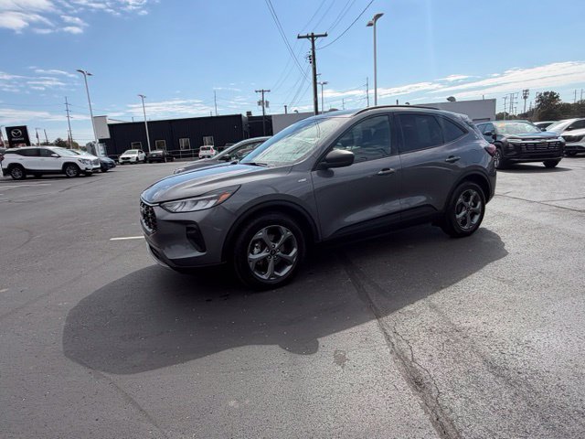 Used 2025 Ford Escape ST-Line FWD image 16