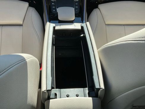 Used 2021 Mercedes-Benz GLB 250 image 47