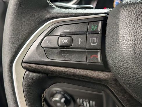 Used 2023 Jeep Grand Cherokee L Limited w/ Black Appearance Package image 21