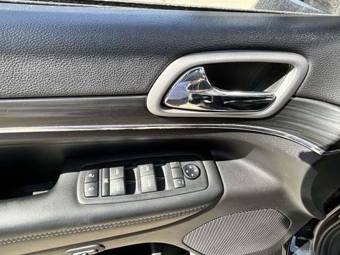 Used 2019 Jeep Grand Cherokee Limited w/ Trailer Tow Group IV image 13