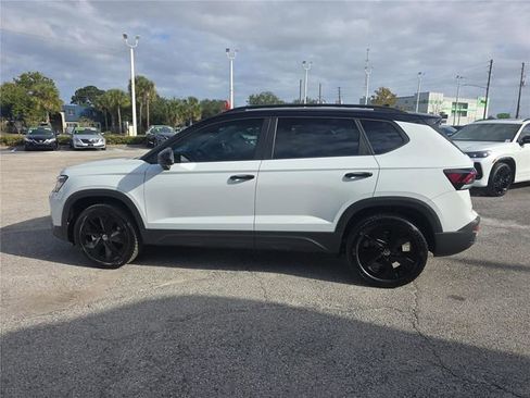 New 2026 Volkswagen Taos SE image 4