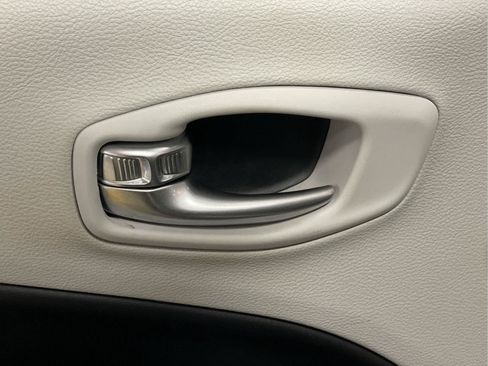 Used 2021 Jeep Compass Latitude w/ Sun and Sound Group FWD image 23