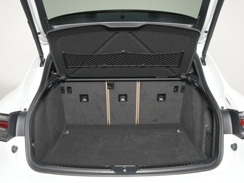 Certified 2020 Porsche Macan AWD/4WD image 42