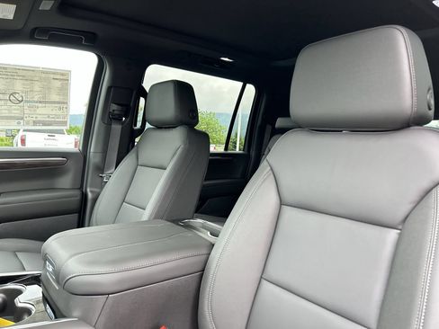 New 2026 Chevrolet Suburban Z71 w/ Comfort Package AWD/4WD image 22