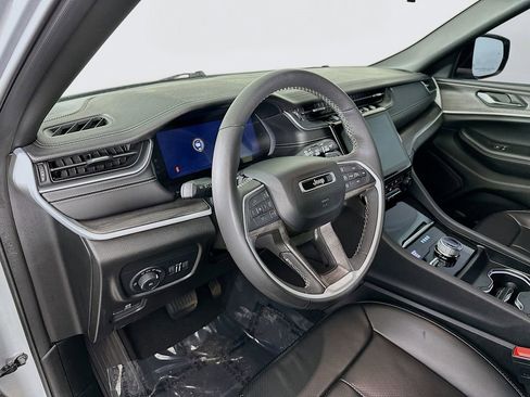 Certified 2024 Jeep Grand Cherokee L Limited w/ Luxury Tech Group II image 17