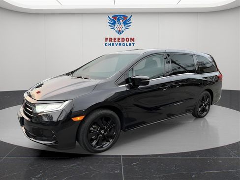 Used 2023 Honda Odyssey Sport image 2