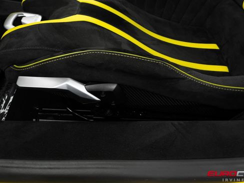 Used 2022 Lamborghini Huracan STO RWD image 46