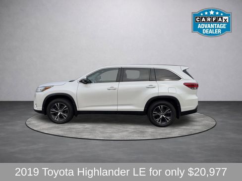 Used 2019 Toyota Highlander LE AWD/4WD image 4
