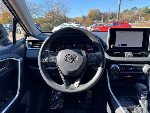 Used 2025 Toyota RAV4 XLE image 29
