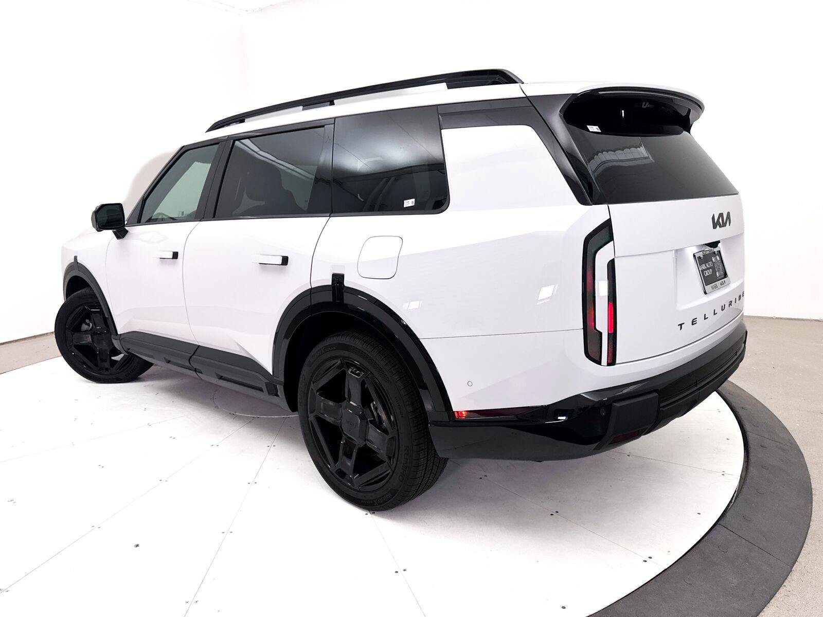 Used 2027 Kia Telluride SX Prestige X-Line AWD/4WD image 2
