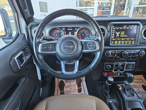 Used 2022 Jeep Wrangler Unlimited Rubicon w/ LED Lighting Group AWD/4WD image 18