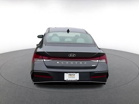 Used 2025 Hyundai Elantra Limited FWD image 12