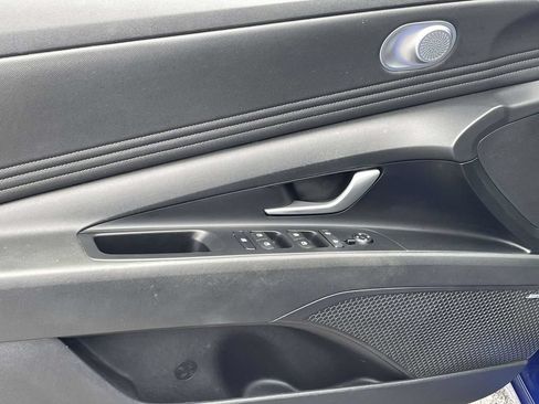 Used 2022 Hyundai Elantra Limited FWD image 23