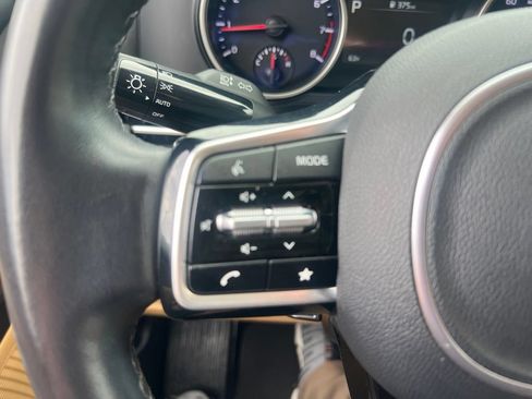 Certified 2024 Kia Carnival LX FWD image 51