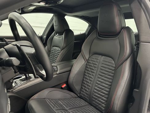 Used 2022 Maserati Ghibli Trofeo image 13