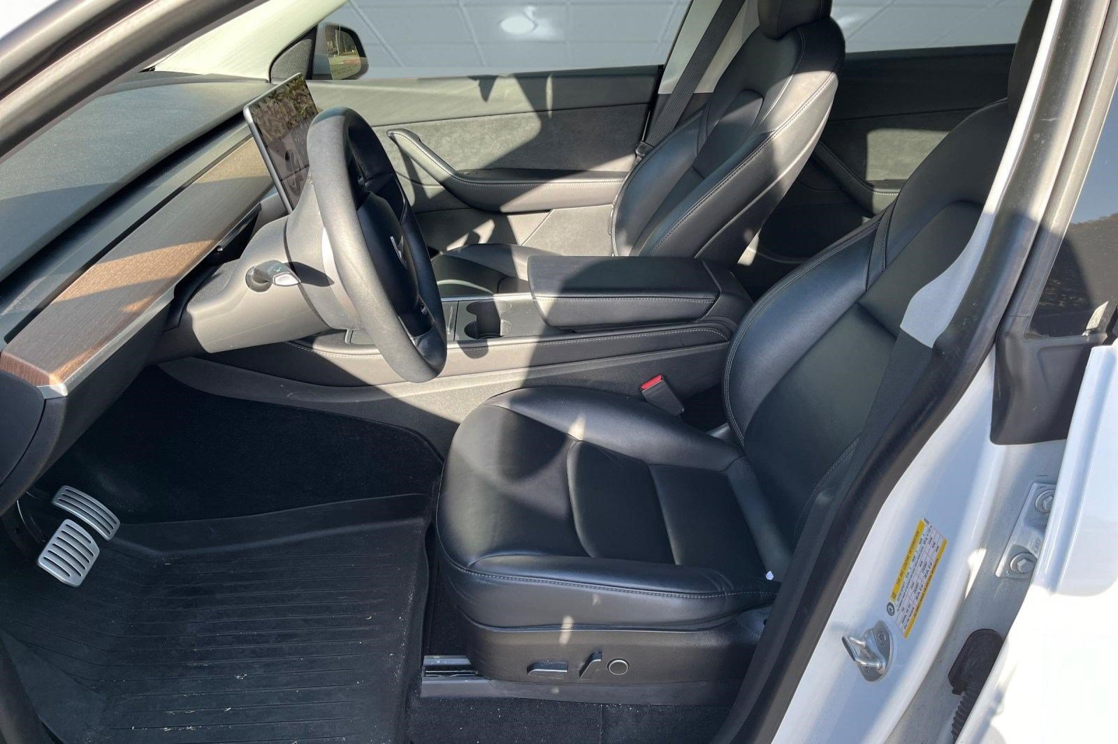 Used 2022 Tesla Model Y Performance AWD/4WD image 3