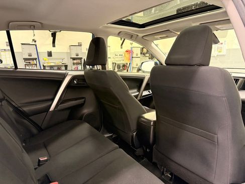 Used 2018 Toyota RAV4 XLE w/ Plus Extra Value Package AWD/4WD image 25