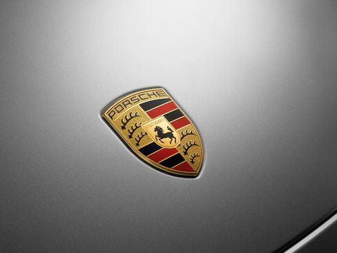 Used 2025 Porsche Macan image 3