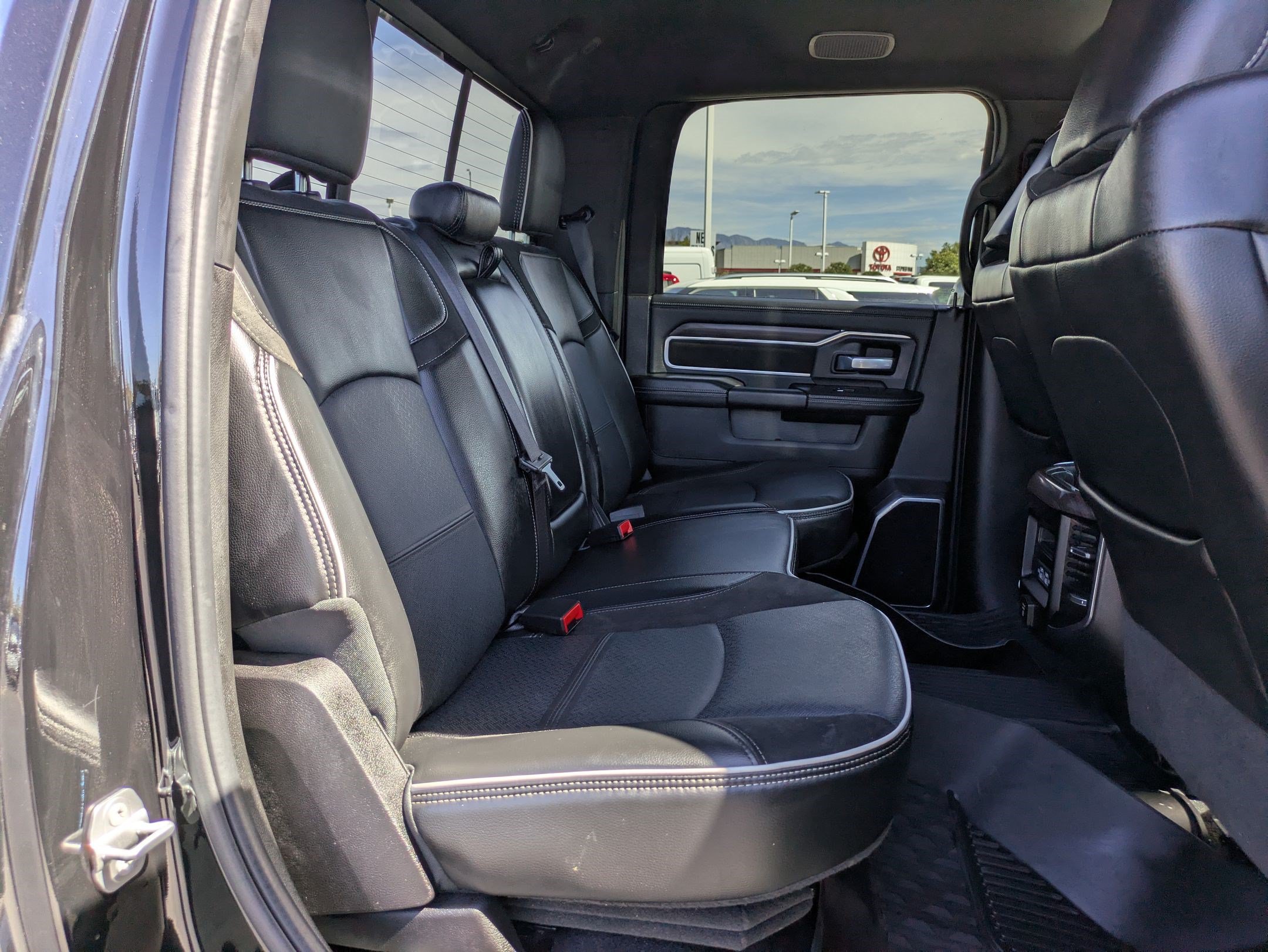 Used 2025 RAM 2500 Laramie AWD/4WD image 30