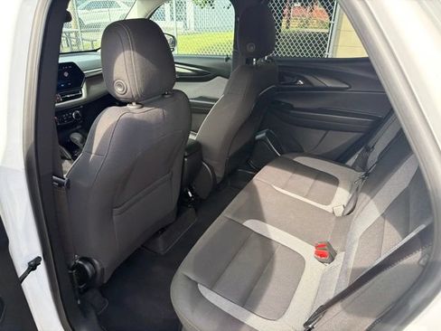 Used 2024 Chevrolet TrailBlazer LT FWD image 19
