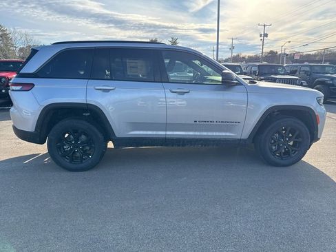 New 2026 Jeep Grand Cherokee Laredo image 6