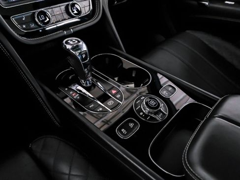 Used 2017 Bentley Bentayga image 21